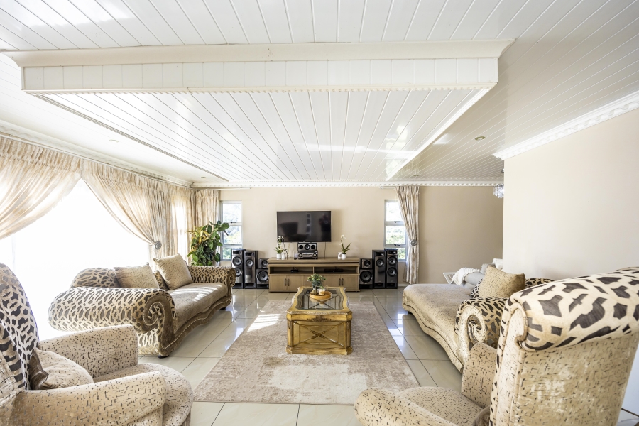 5 Bedroom Property for Sale in Summerpride Eastern Cape